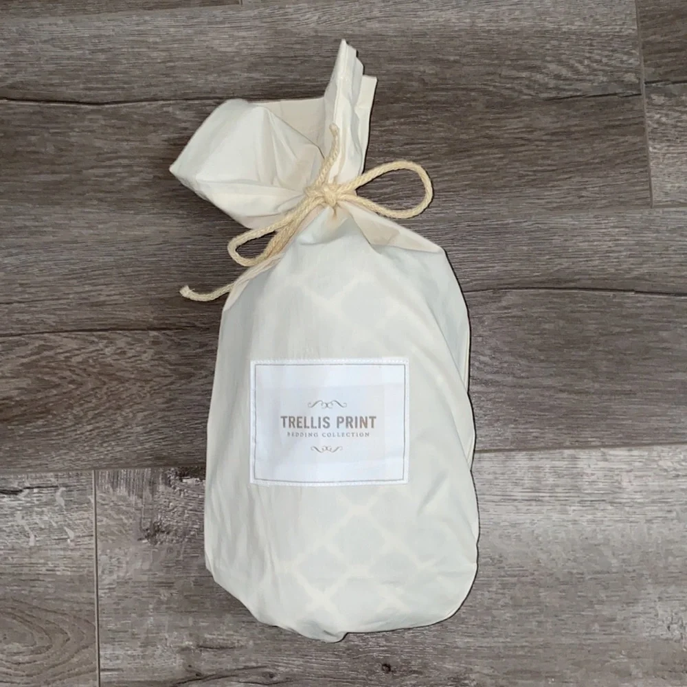 RH Trellis Print Crib Fitted Sheet - French Blue